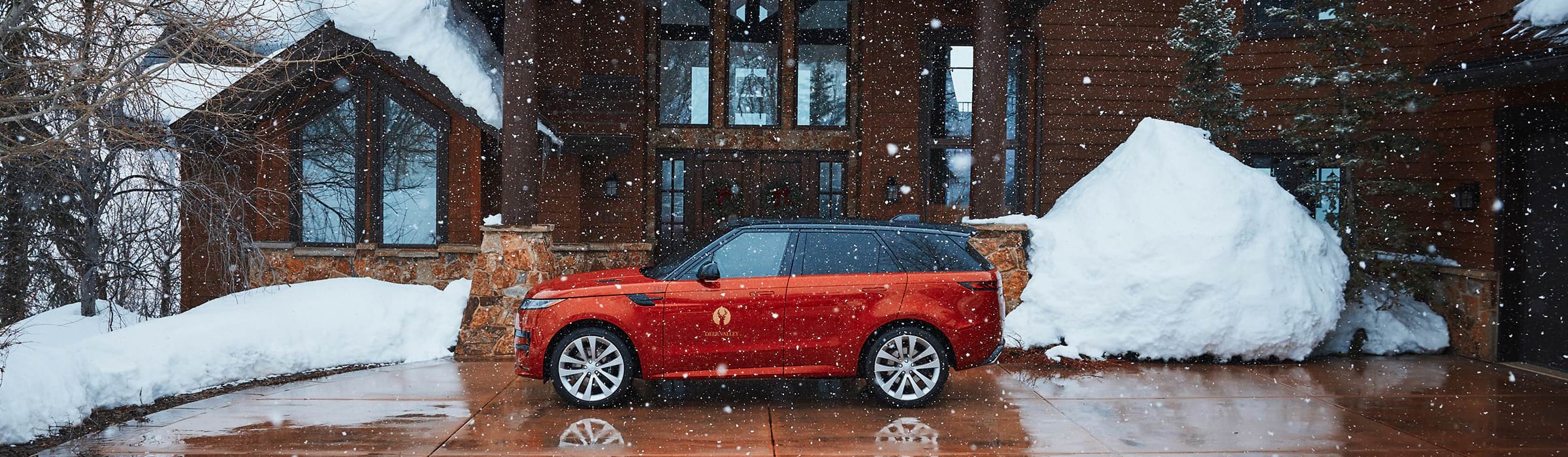 Range Rover vehicle outside of Deer Valley lodging property.